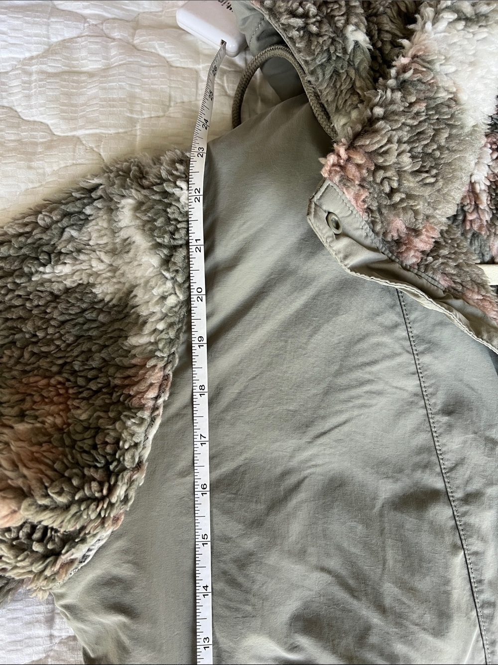 Patagonia Olive Green, Pink and Cream Fleece Pullover Jacket - Picture 6 of 6